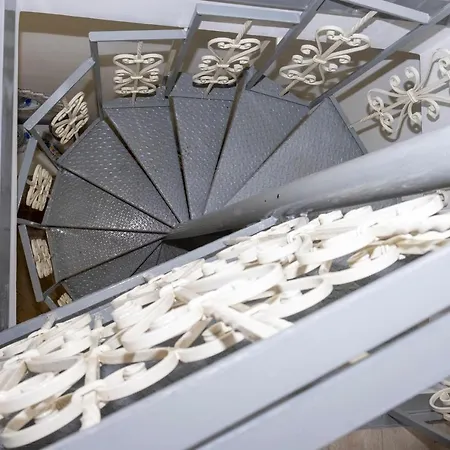 לינה וארוחת בוקר Verzus